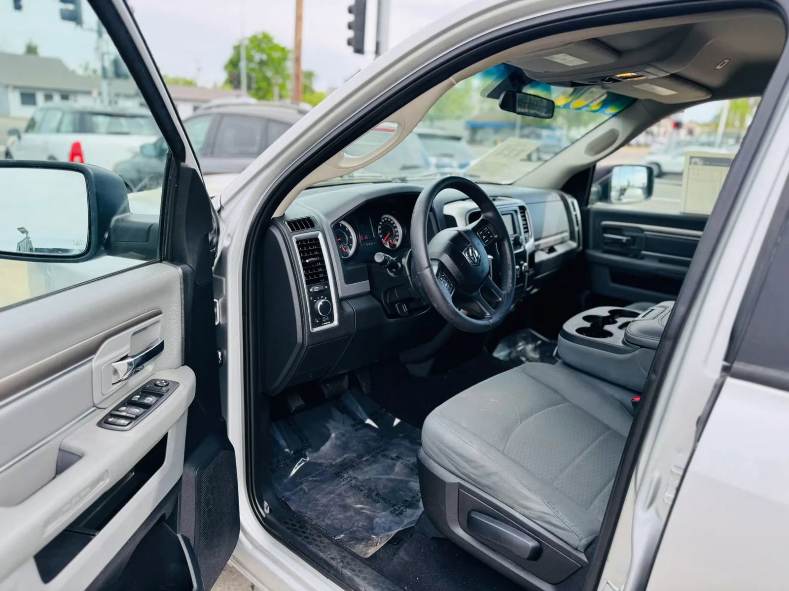 Used 2017 RAM 1500 Classic SLT AWD/4WD image 17