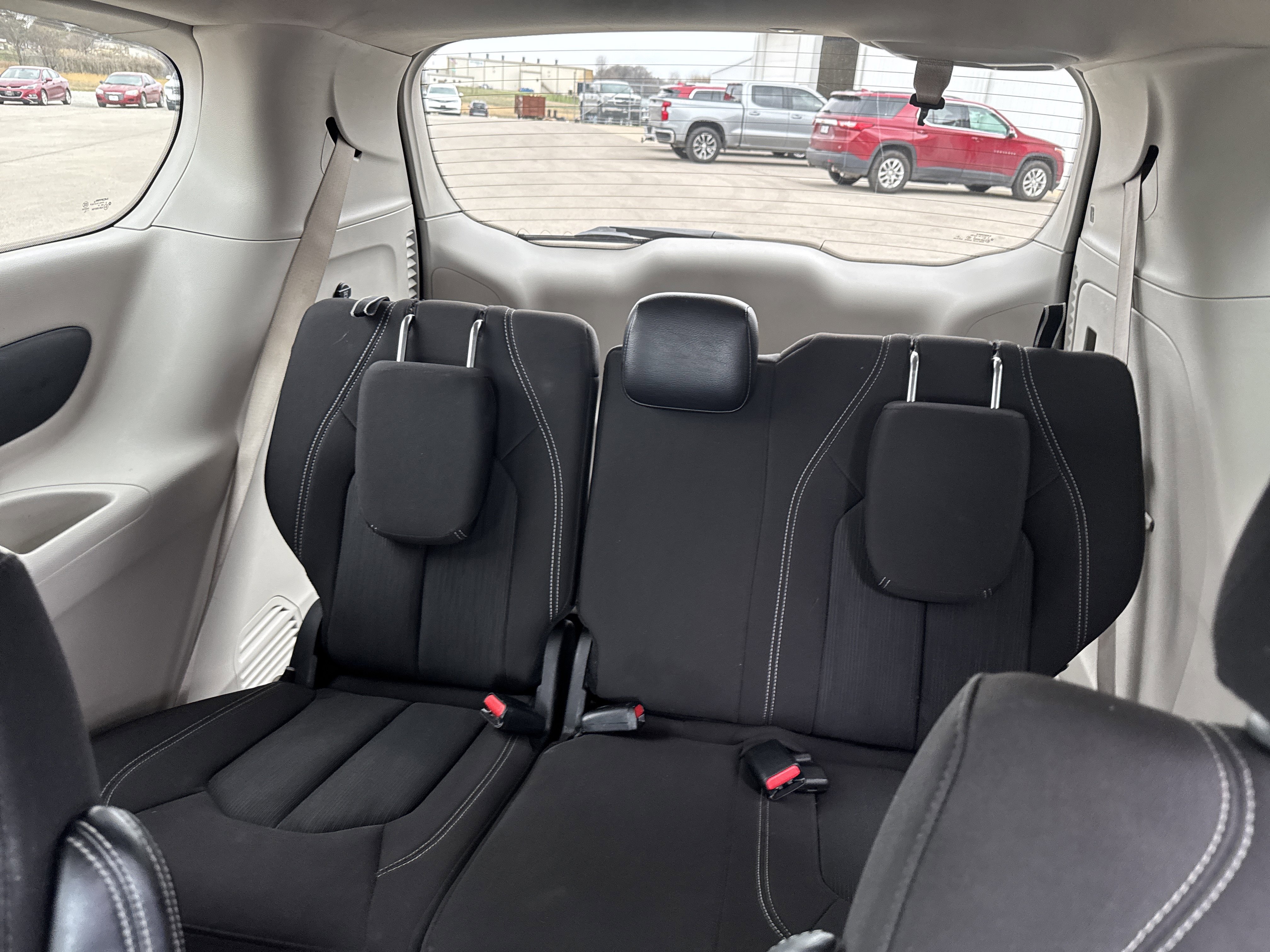 Used 2022 Chrysler Voyager LX FWD image 12