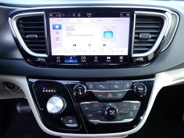 Used 2023 Chrysler Pacifica Touring-L image 28