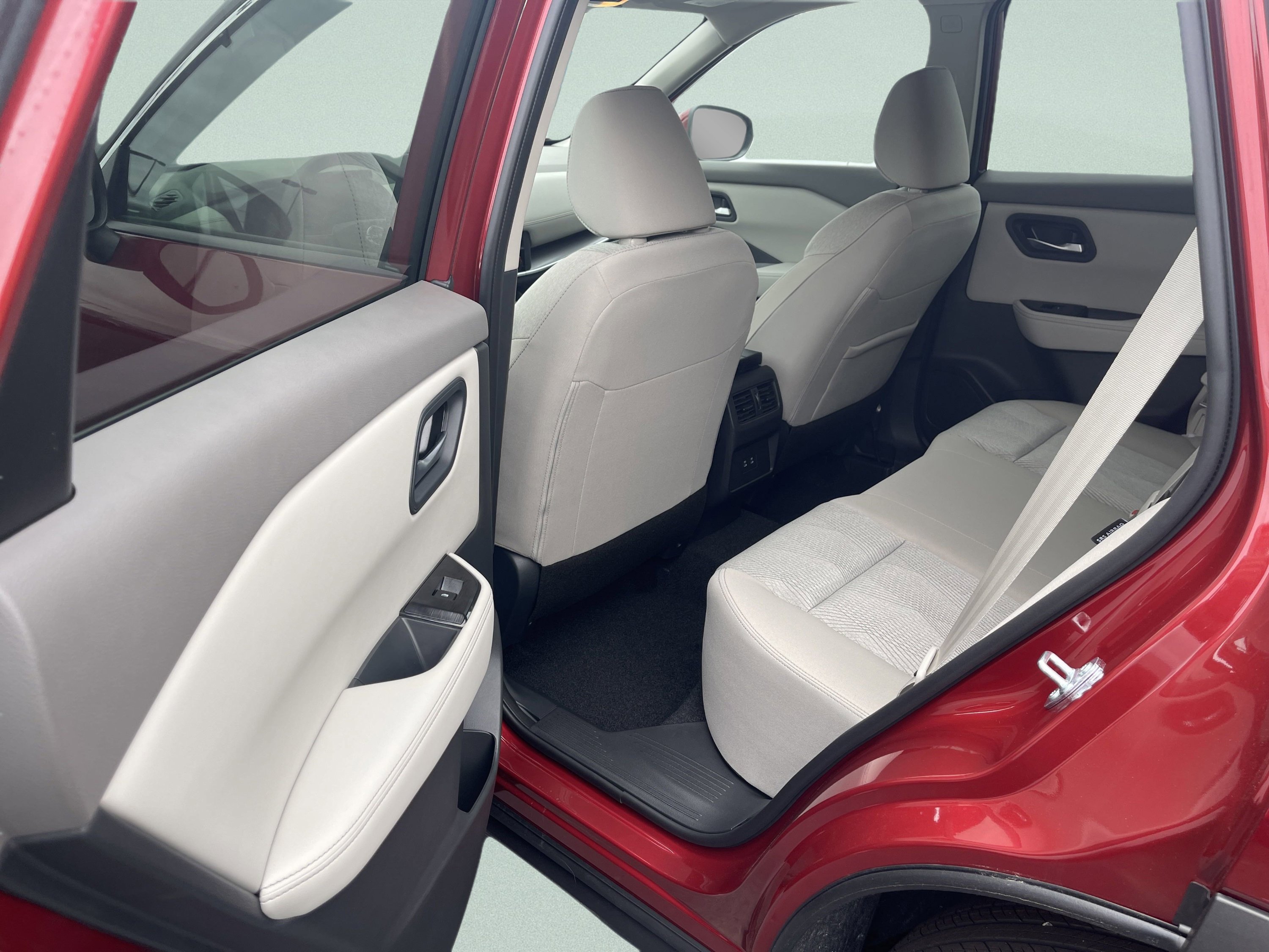 Used 2025 Nissan Rogue SV image 11