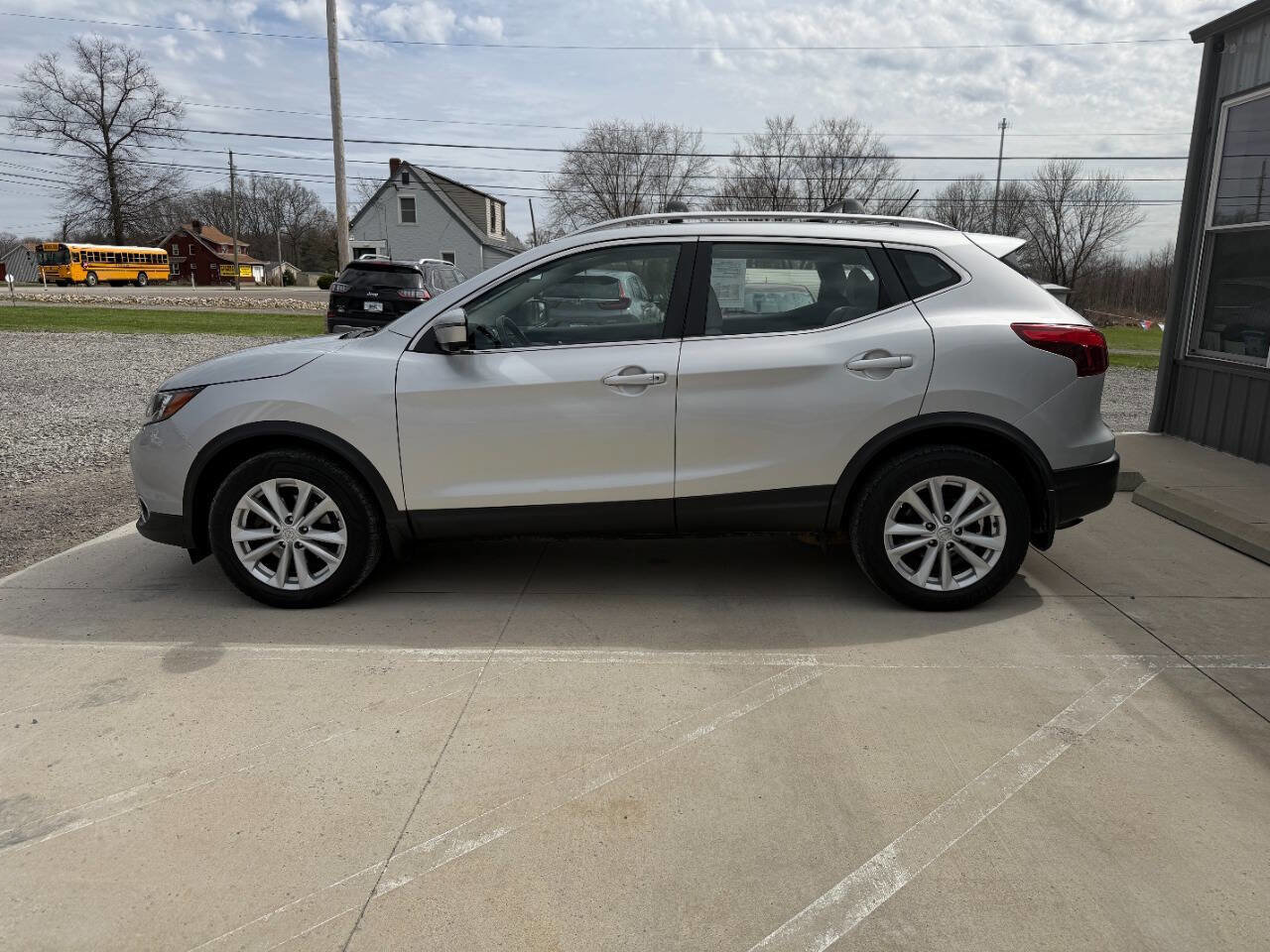 Used 2018 Nissan Rogue Sport SV w/ SV Technology Package AWD/4WD image 4