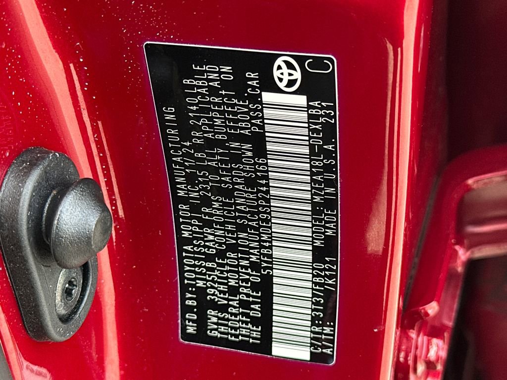 Certified 2025 Toyota Corolla LE image 31