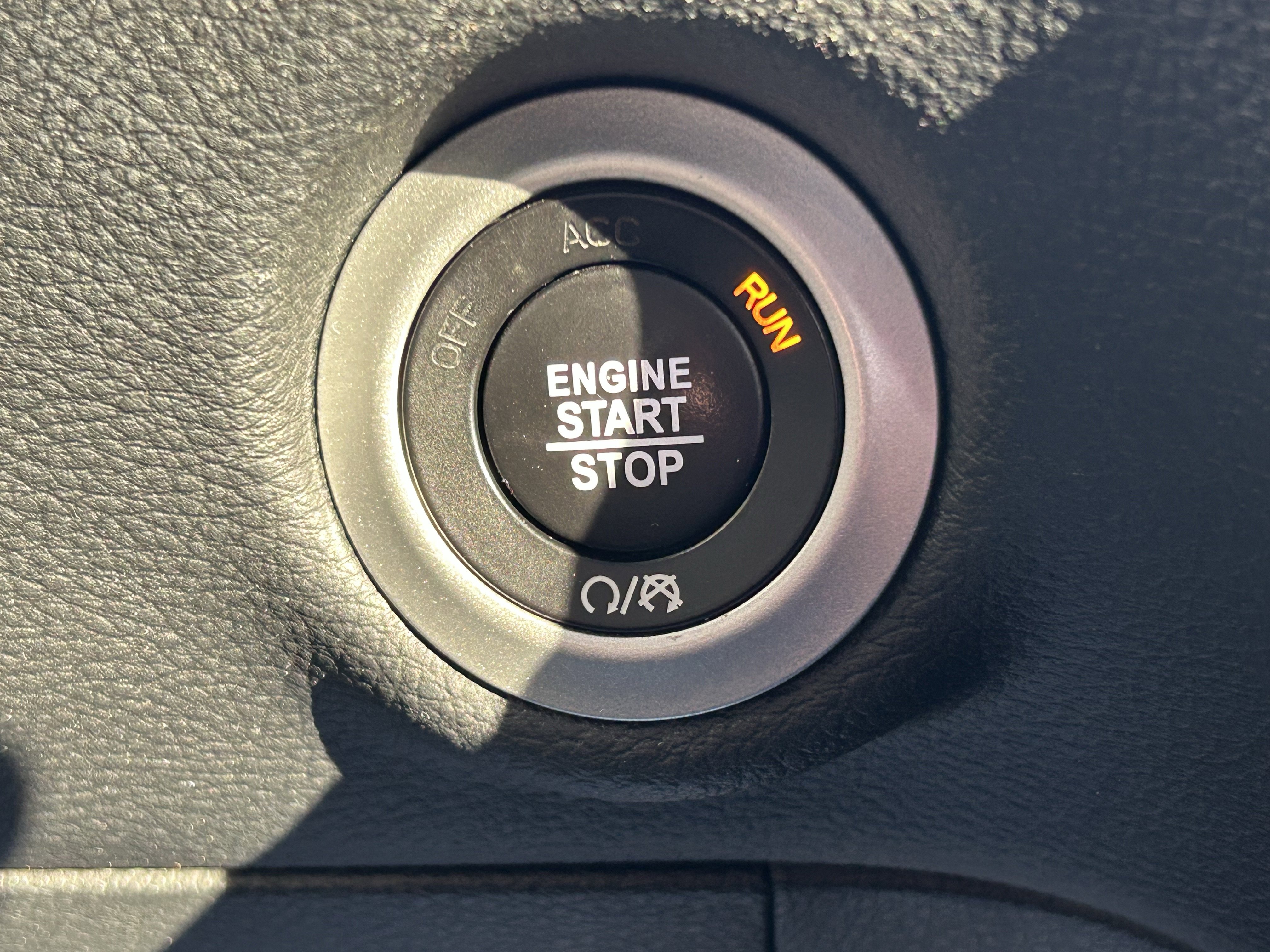 Used 2024 Chrysler Pacifica Limited image 32