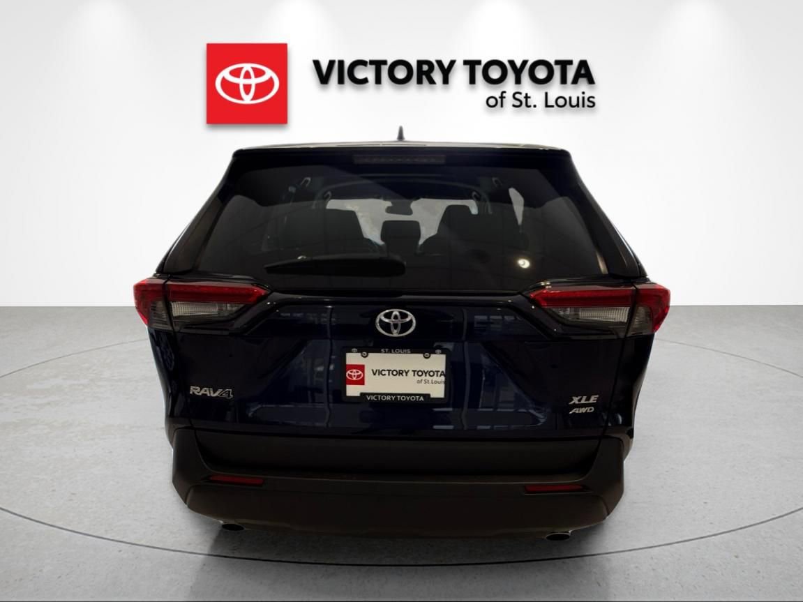 Used 2025 Toyota RAV4 XLE AWD/4WD image 4