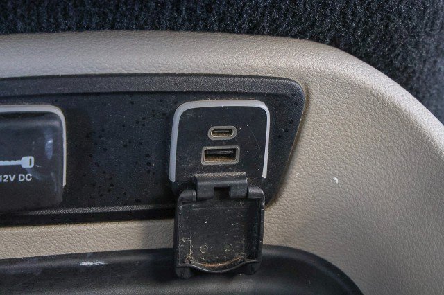 Used 2021 Chrysler Pacifica Touring-L FWD image 21