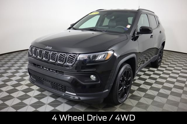 Used 2024 Jeep Compass Latitude w/ Convenience Group AWD/4WD image 9