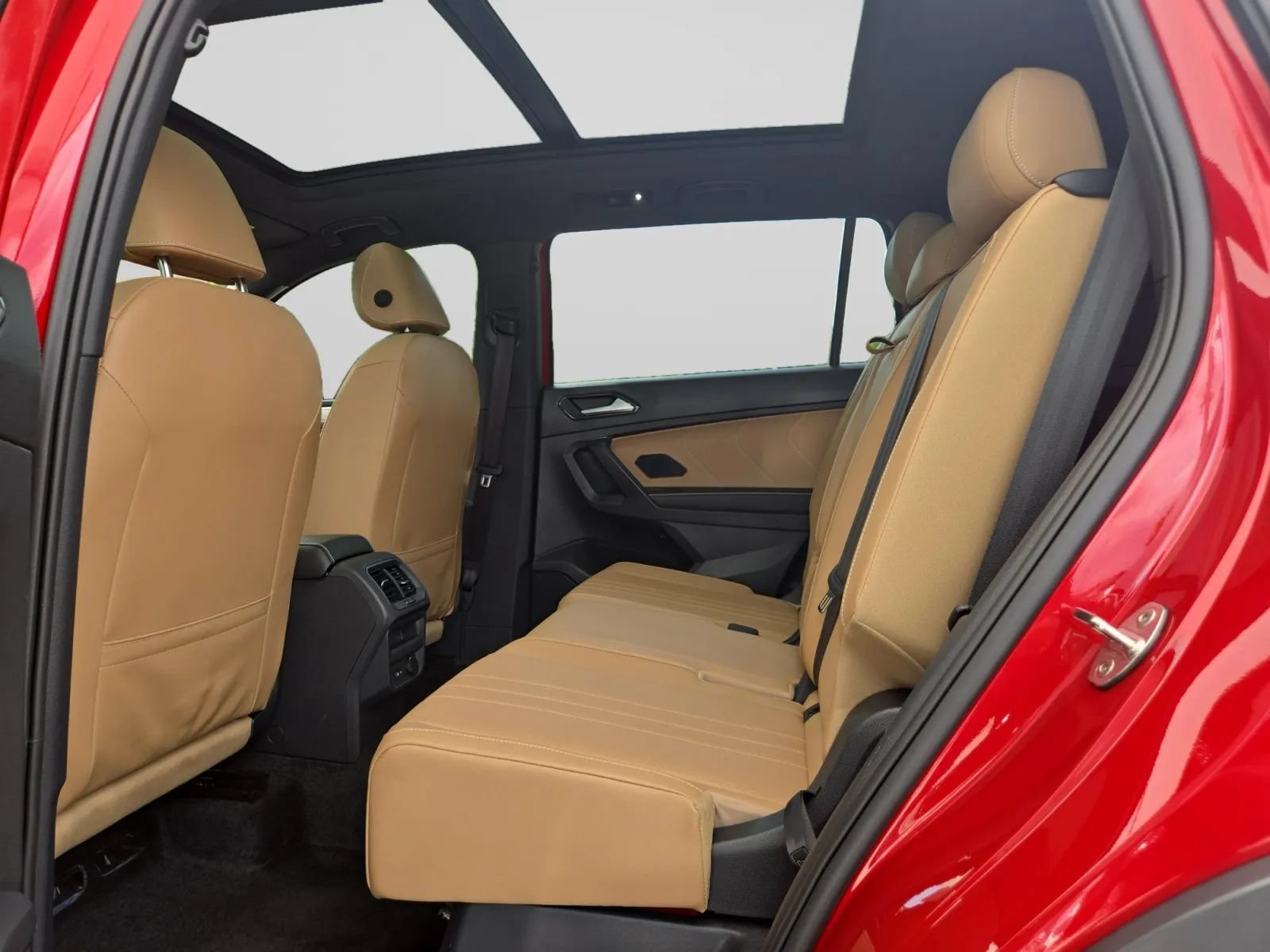 Used 2024 Volkswagen Tiguan SE R-Line FWD image 25