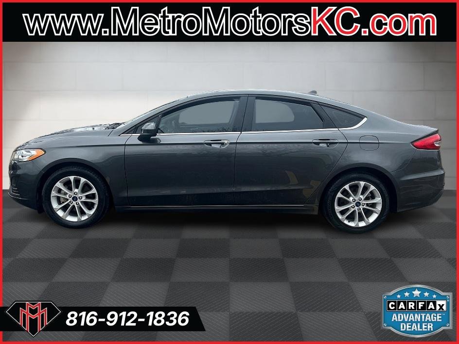 Used 2020 Ford Fusion SE image 2