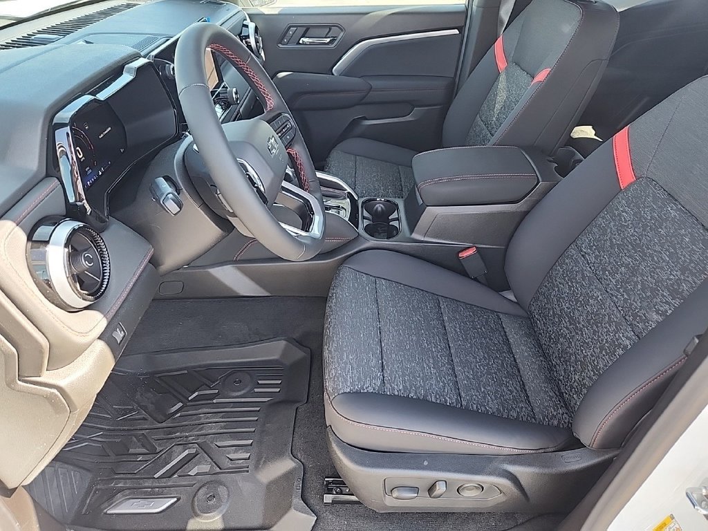 New 2025 Chevrolet Colorado Z71 w/ Technology Package AWD/4WD image 16