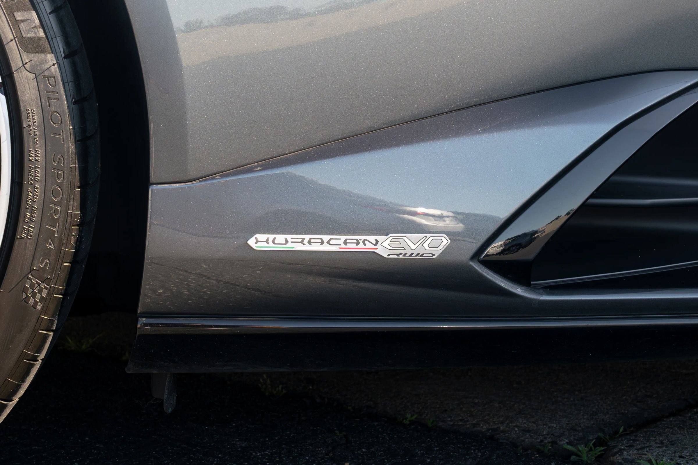 Used 2021 Lamborghini Huracan EVO image 25