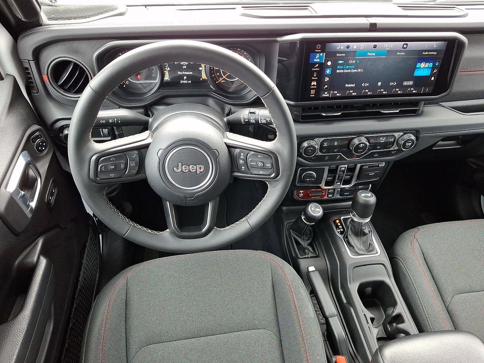 Certified 2025 Jeep Wrangler Unlimited Rubicon w/ Convenience Group image 12