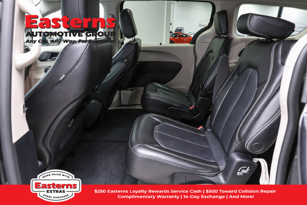 Used 2023 Chrysler Pacifica Touring-L FWD image 23