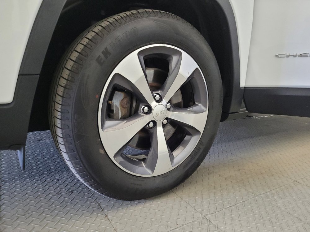Used 2019 Jeep Cherokee Limited w/ Luxury Group AWD/4WD image 31