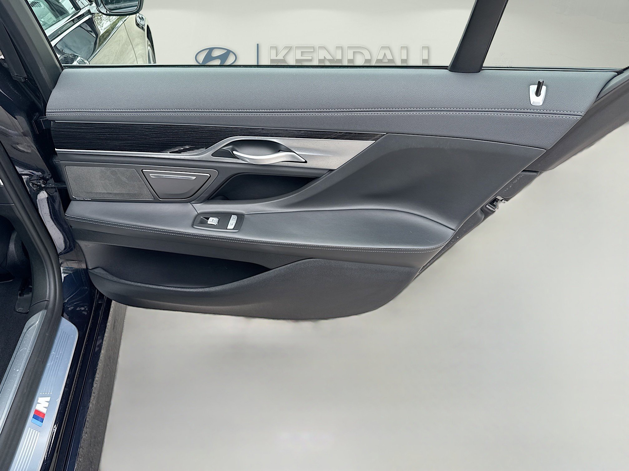 Used 2019 BMW 750i image 29