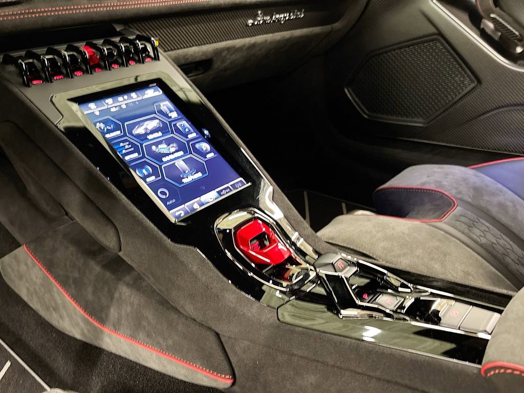 Used 2023 Lamborghini Huracan Sterrato image 13