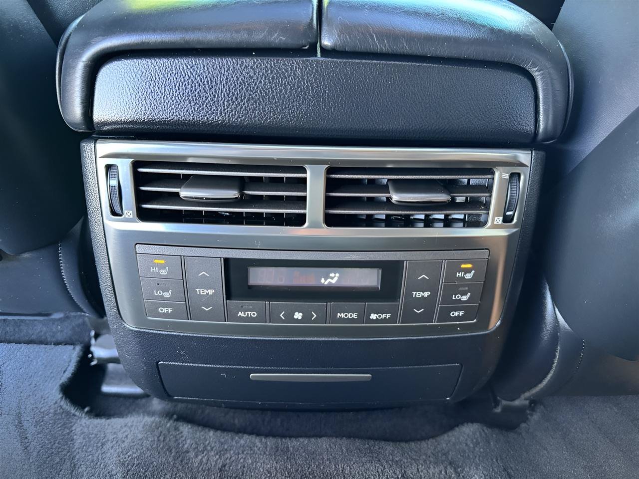 Used 2011 Lexus LX 570 4WD w/ Luxury Pkg image 21