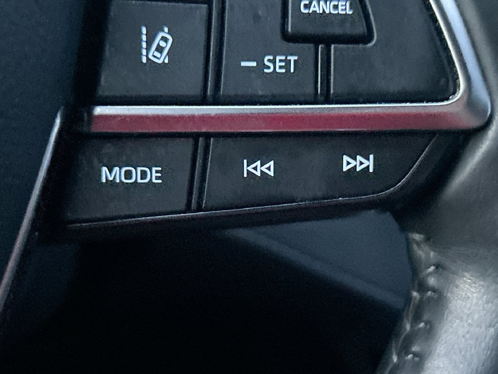 Used 2021 Toyota Highlander XLE FWD image 17