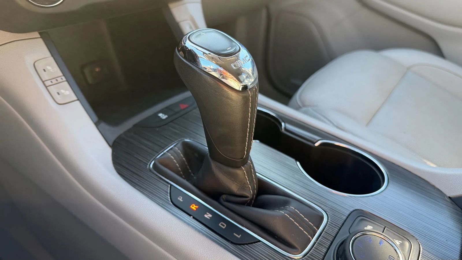 Used 2019 GMC Acadia SLT image 44