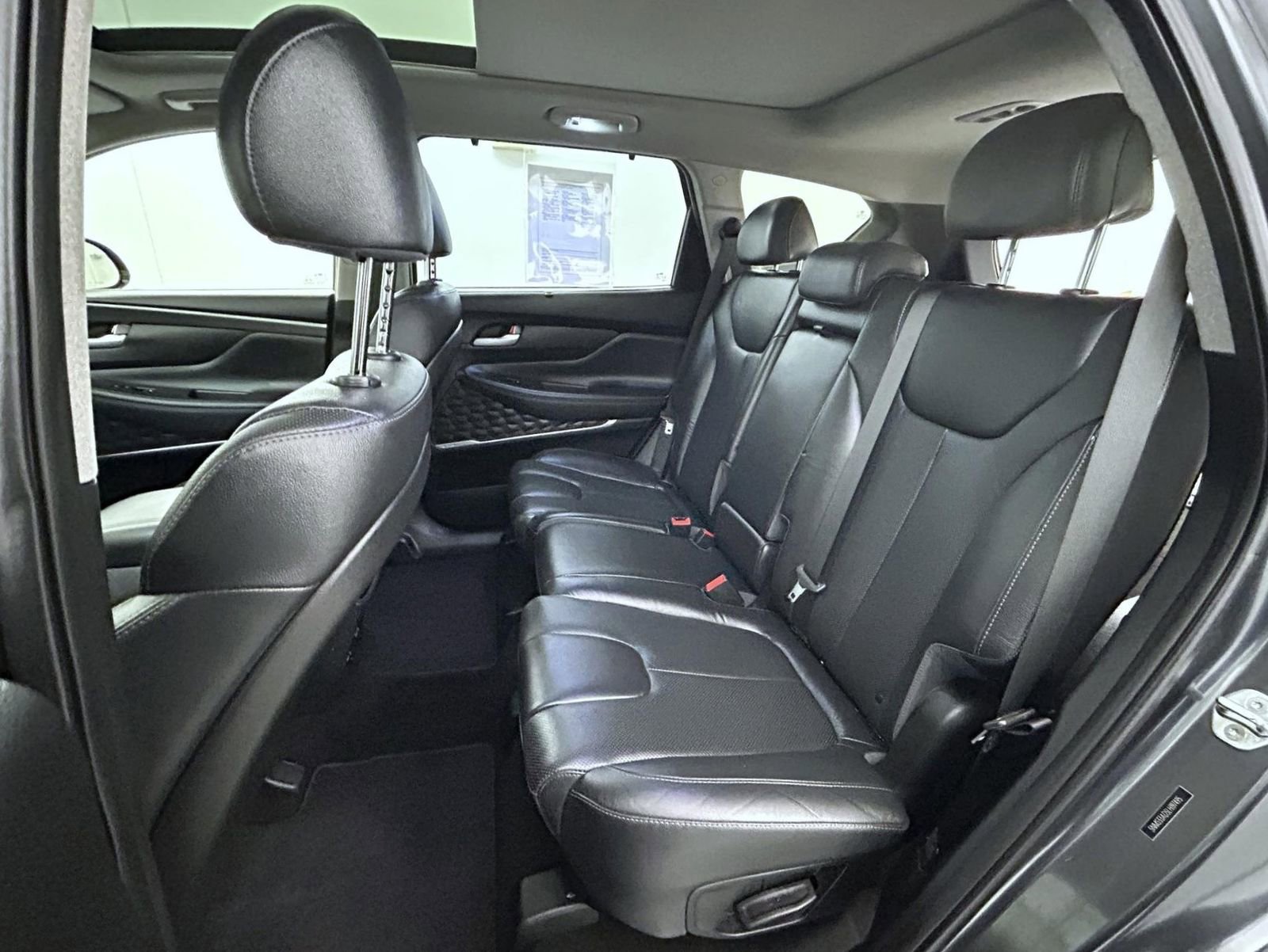 Used 2020 Hyundai Santa Fe SEL w/ Convenience + Premium Package image 19