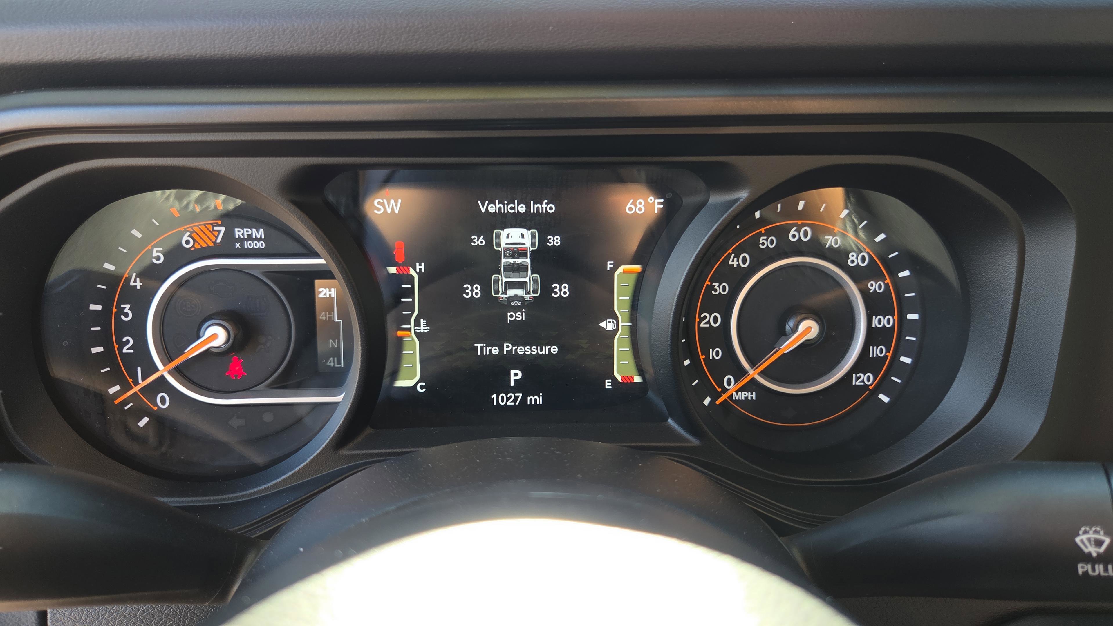 Used 2025 Jeep Wrangler Unlimited Rubicon w/ Technology Group image 37