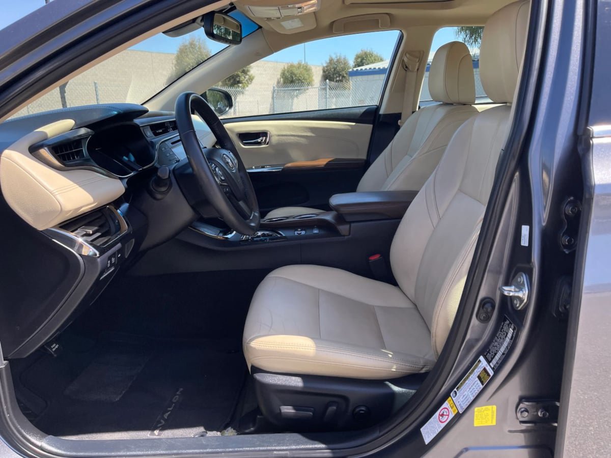 Used 2018 Toyota Avalon XLE Premium w/ Preferred Accessory Package FWD image 11