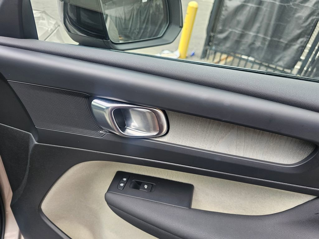 Certified 2023 Volvo XC40 B5 Plus w/ Climate Package image 12
