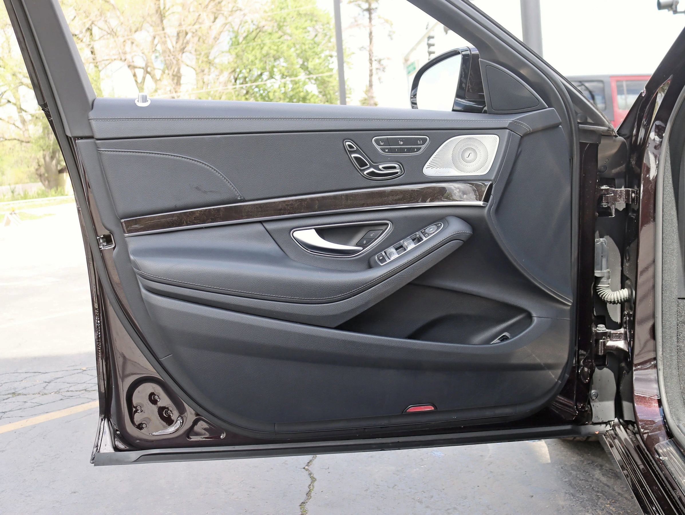 Used 2015 Mercedes-Benz S 550 4MATIC Sedan image 34