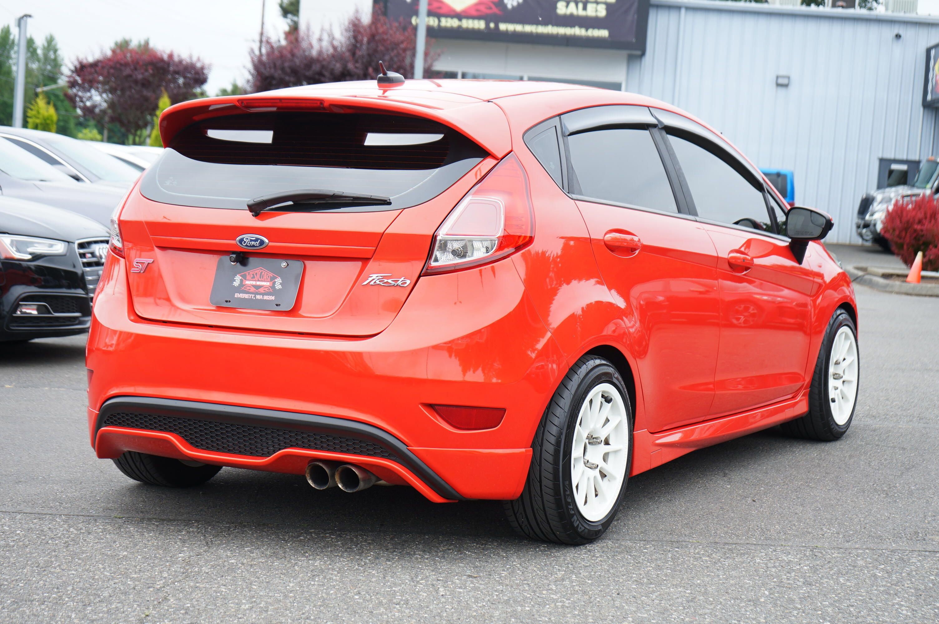 Used 2016 Ford Fiesta ST FWD image 5