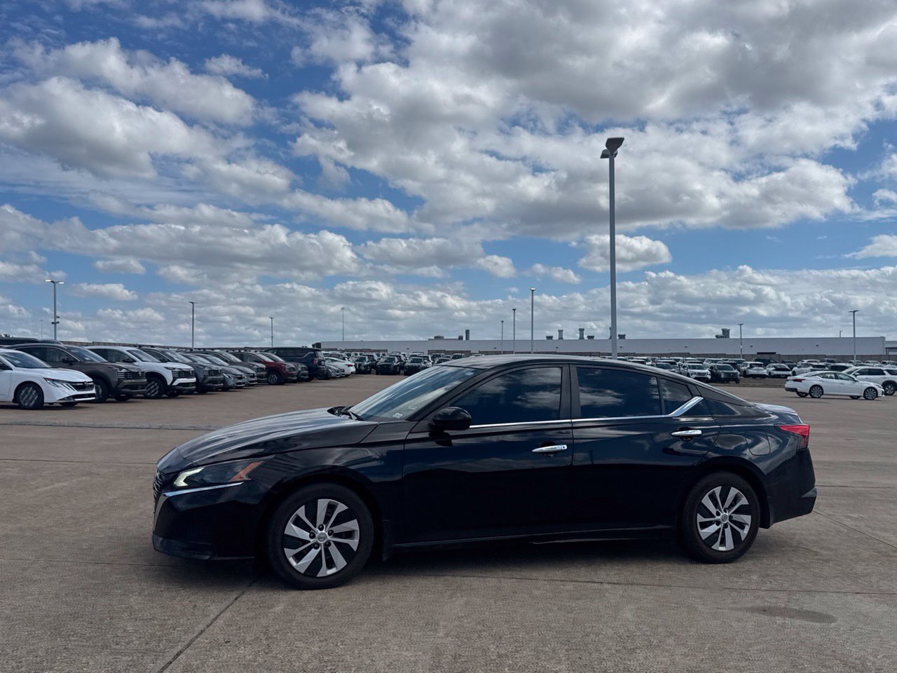 Used 2023 Nissan Altima 2.5 S FWD image 15