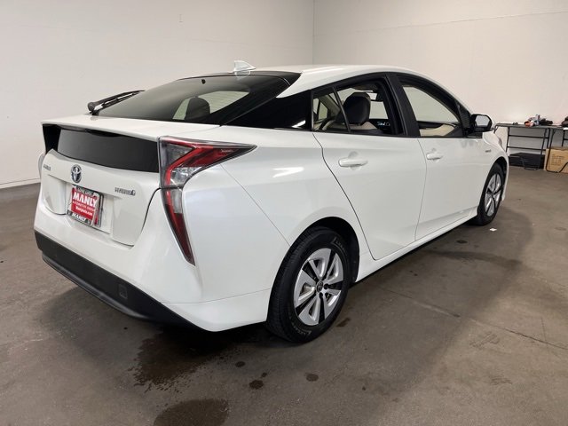 Used 2016 Toyota Prius Four image 3