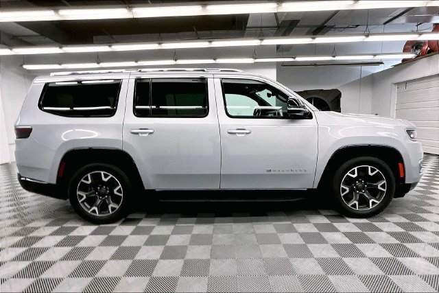 Used 2023 Jeep Wagoneer Series III w/ Preferred Equipment Group AWD/4WD image 16