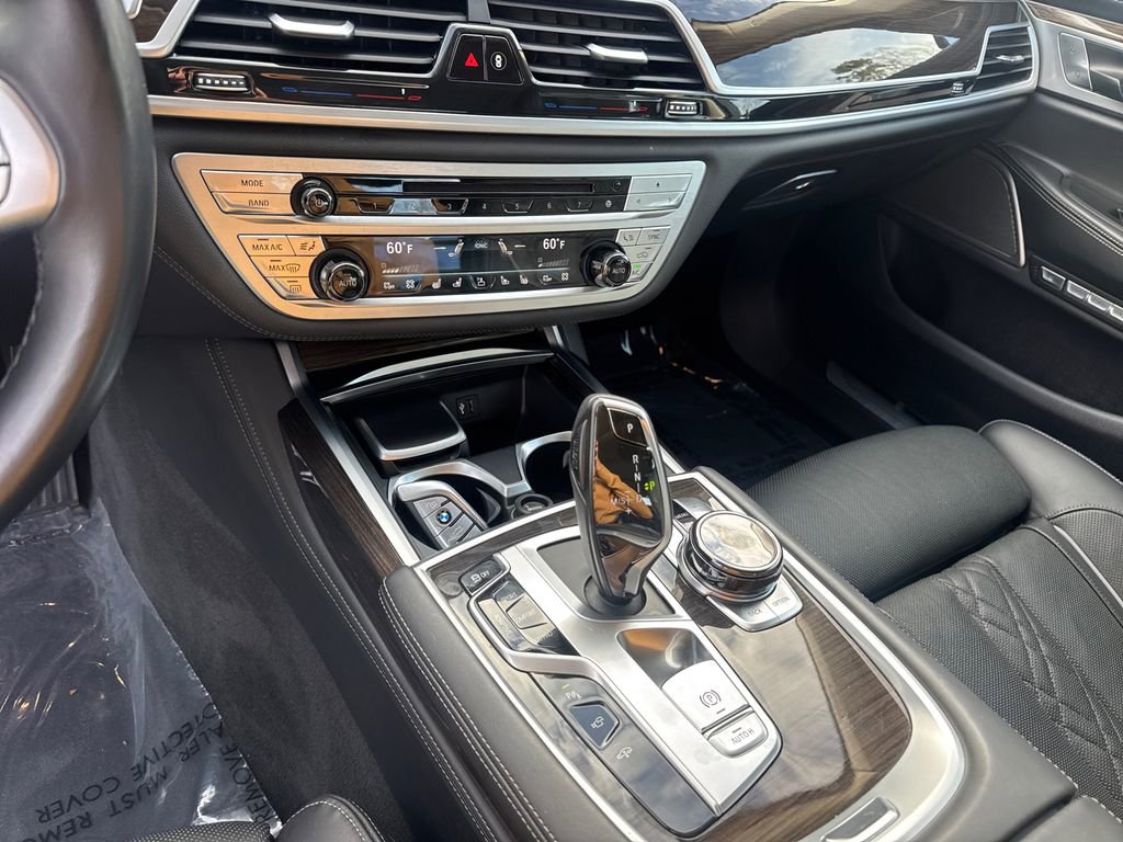 Used 2018 BMW 750i xDrive image 30