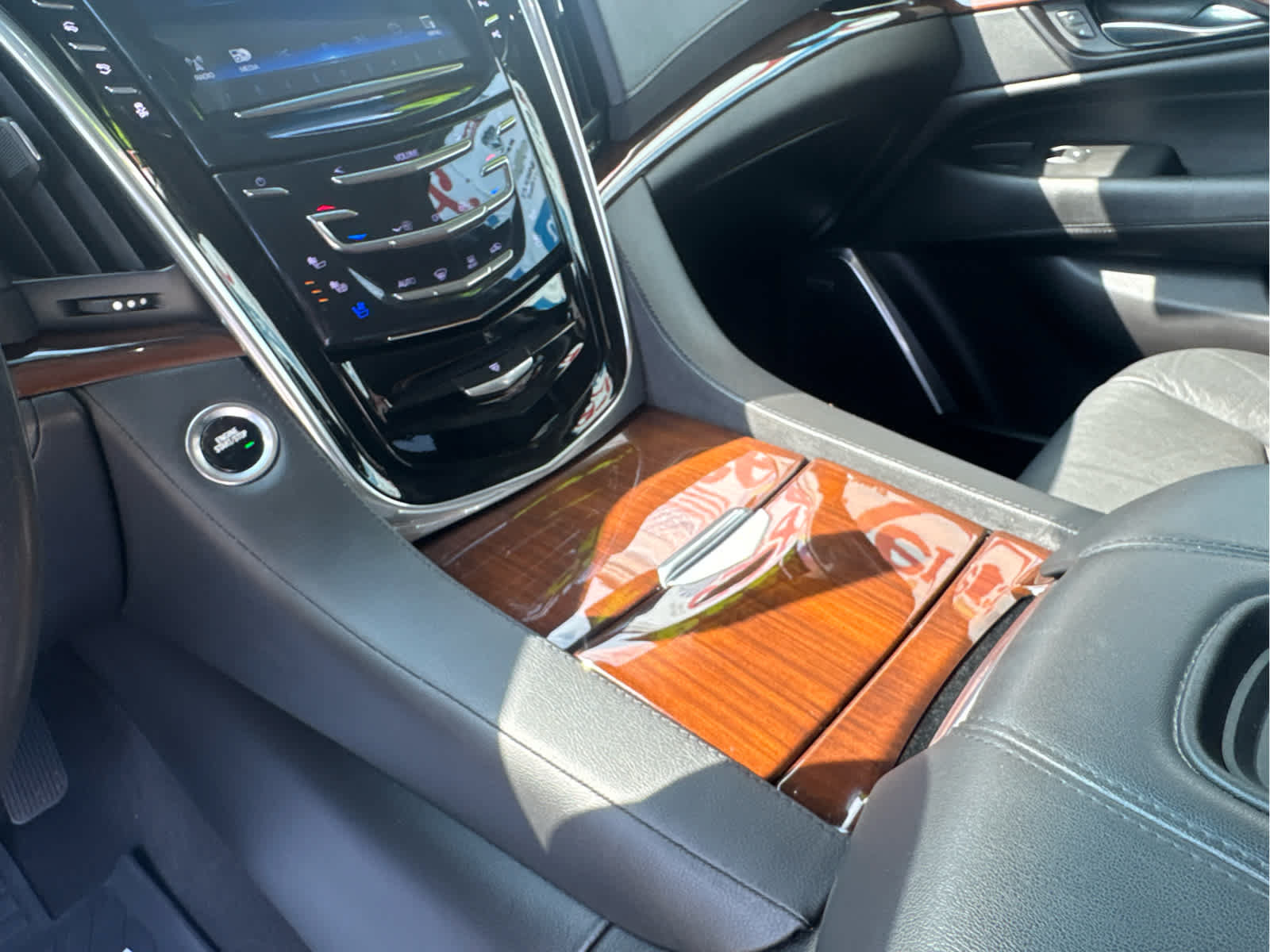 Used 2020 Cadillac Escalade Luxury RWD image 27