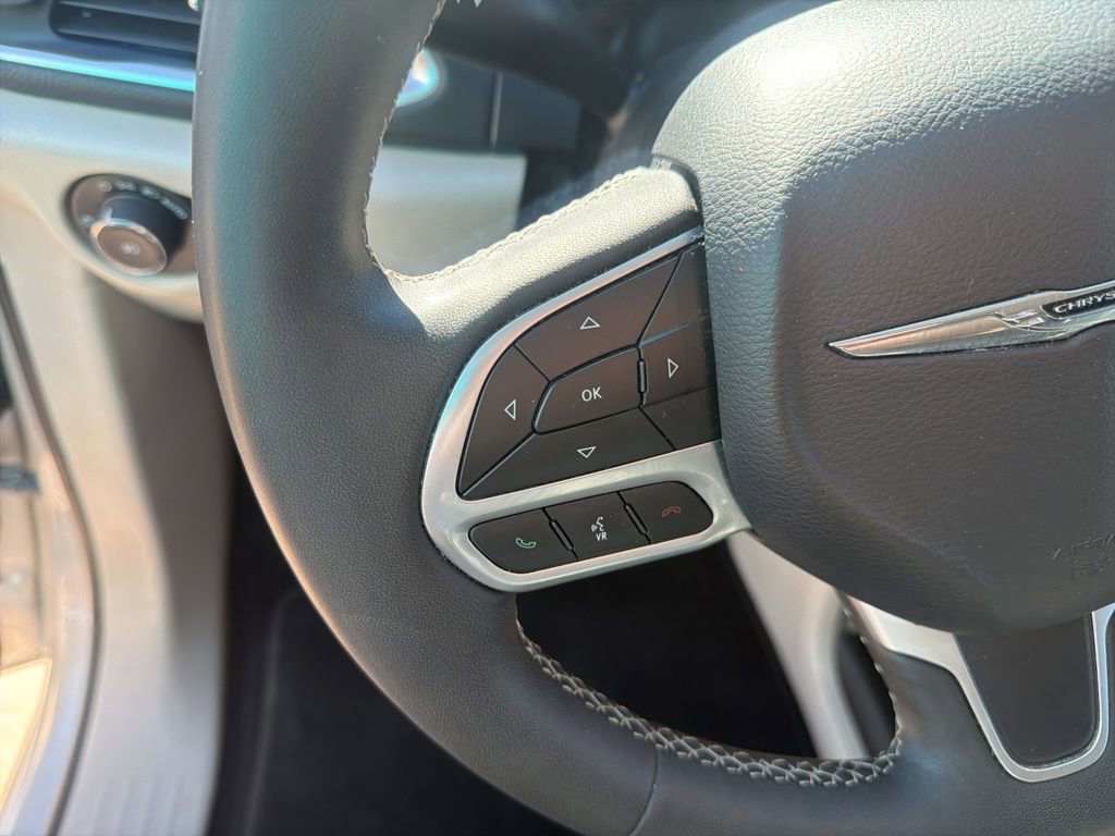Used 2024 Chrysler Pacifica Limited FWD image 9