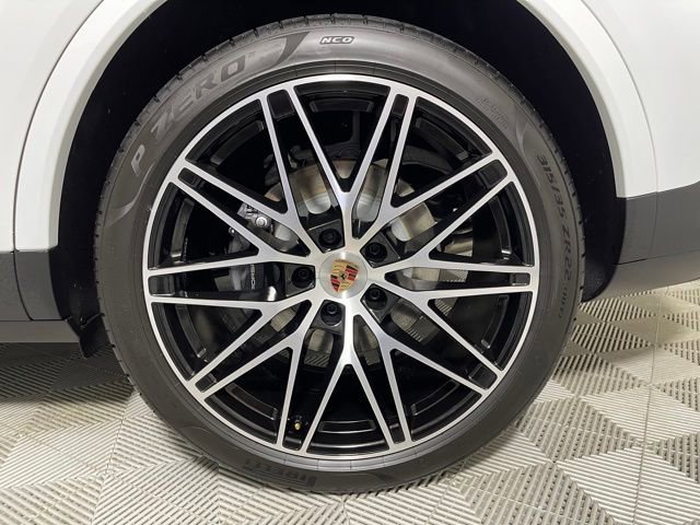 Used 2026 Porsche Cayenne Coupe image 17