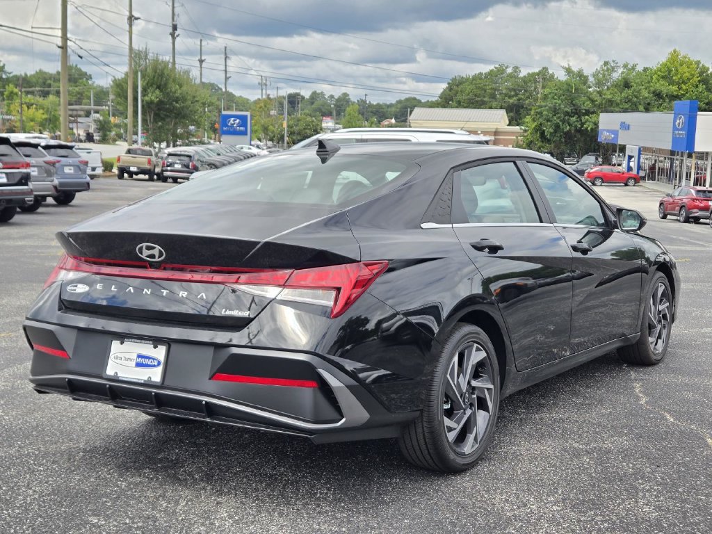 New 2026 Hyundai Elantra Limited FWD image 5