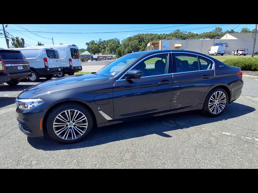 Used 2019 BMW 530e xDrive w/ Convenience Package AWD/4WD image 4