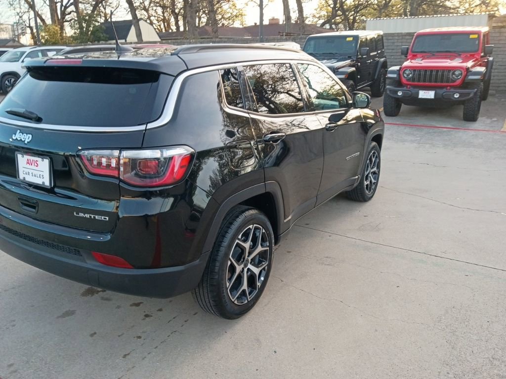 Used 2025 Jeep Compass Limited image 9