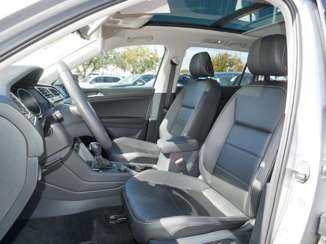 Used 2021 Volkswagen Tiguan SE w/ Panoramic Sunroof Package AWD/4WD image 15