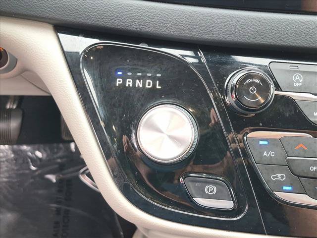 Used 2022 Chrysler Voyager LX FWD image 12