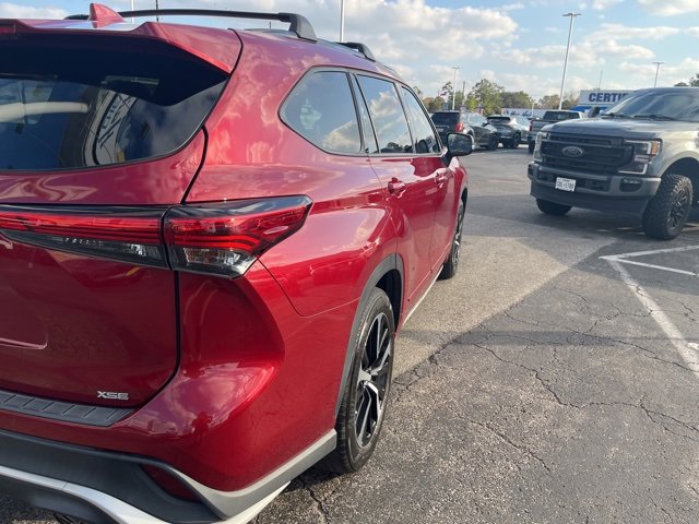 Used 2022 Toyota Highlander XSE image 2