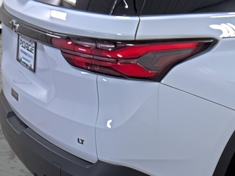 Used 2023 Chevrolet Traverse LT w/ Midnight/Sport Edition FWD image 13