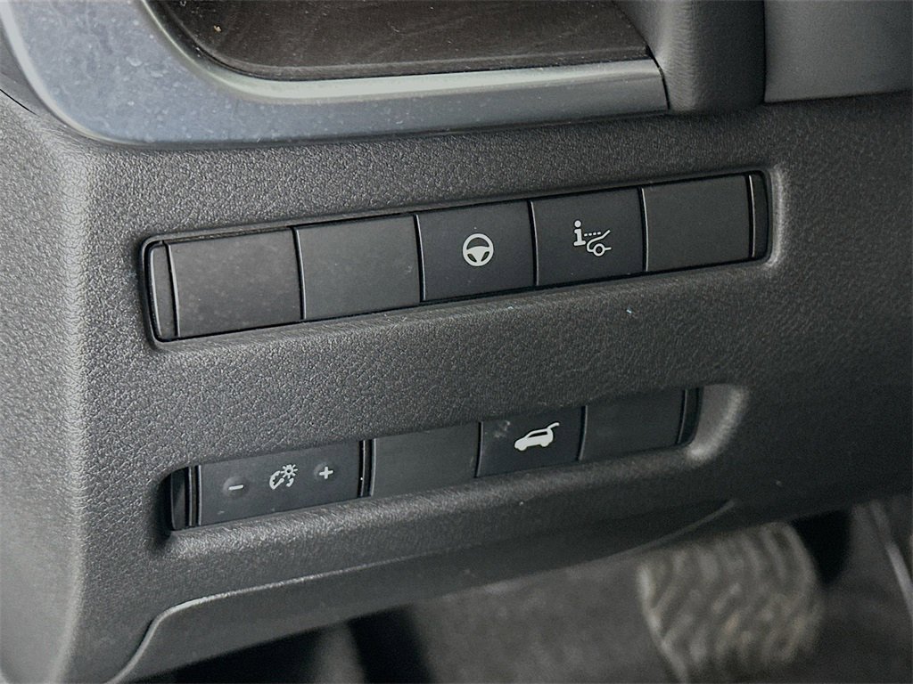 Used 2022 Nissan Rogue Platinum w/ Head-Up Display Package image 18