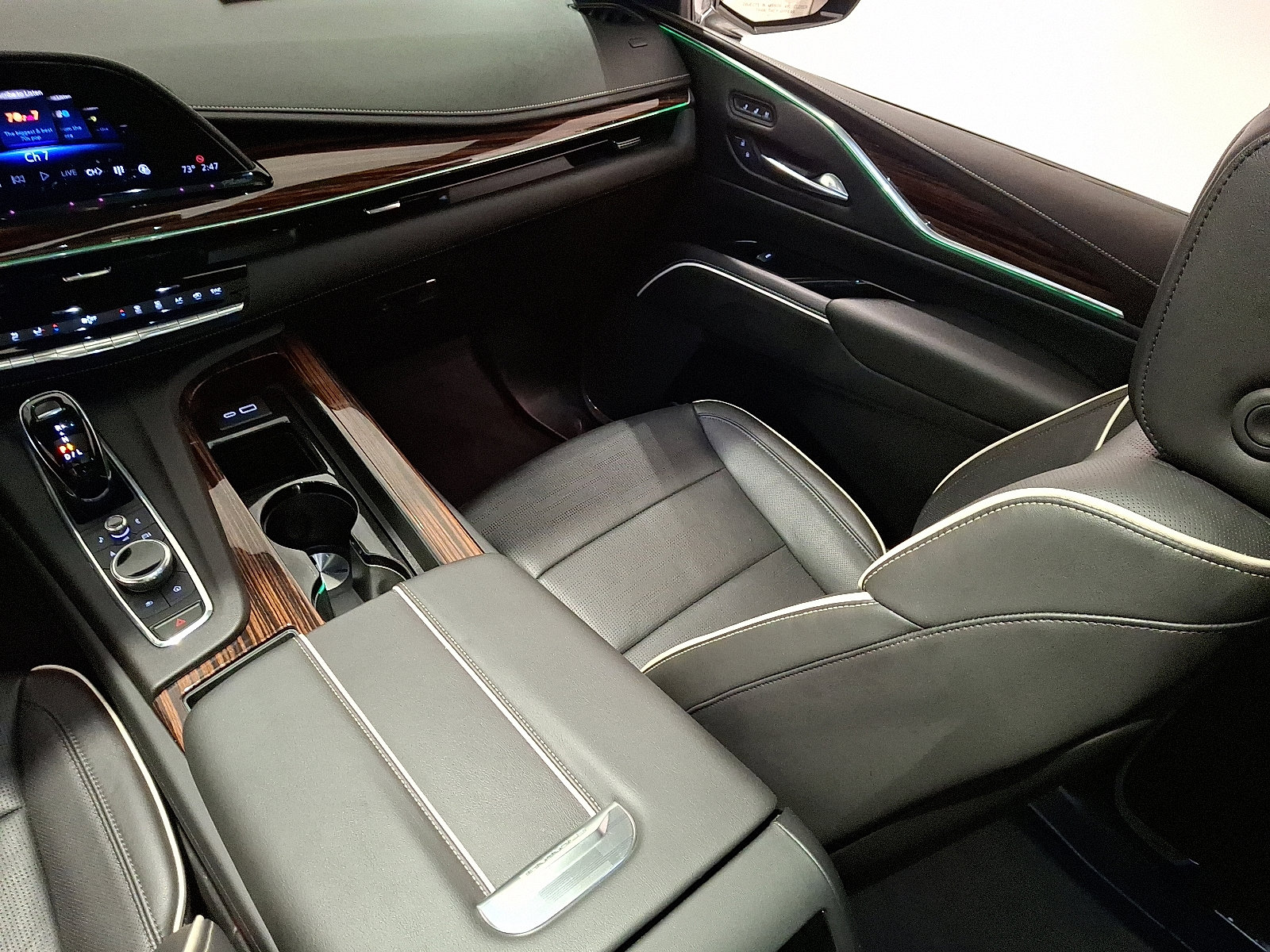 Certified 2021 Cadillac Escalade Premium Luxury image 16