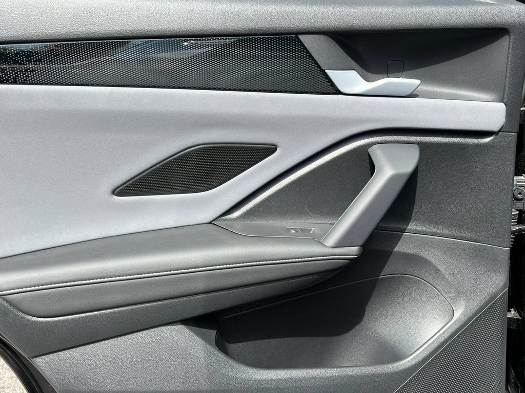 New 2025 Volkswagen Tiguan SE AWD/4WD image 32