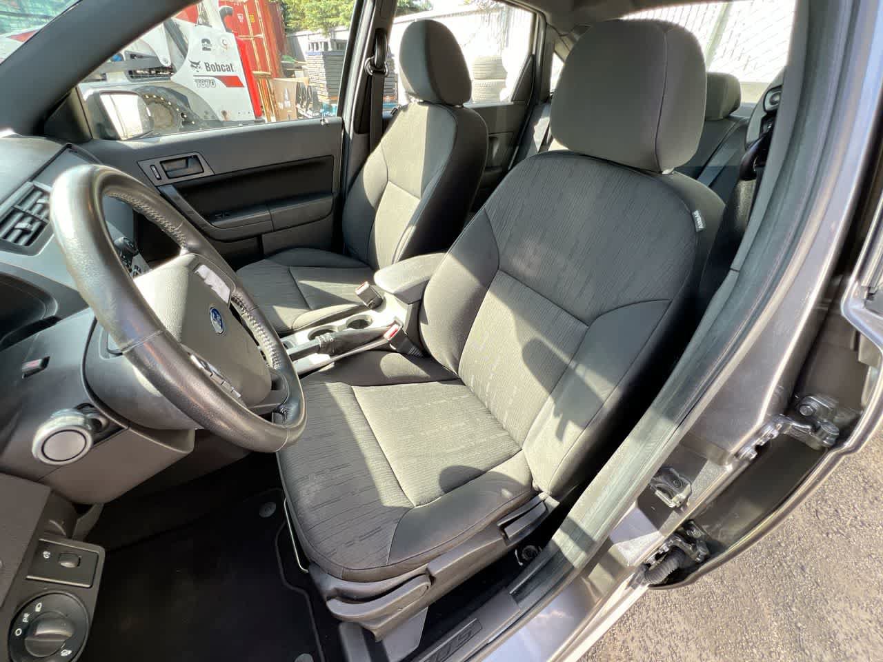 Used 2011 Ford Focus SE w/ 201A Rapid Spec Order Code FWD image 11