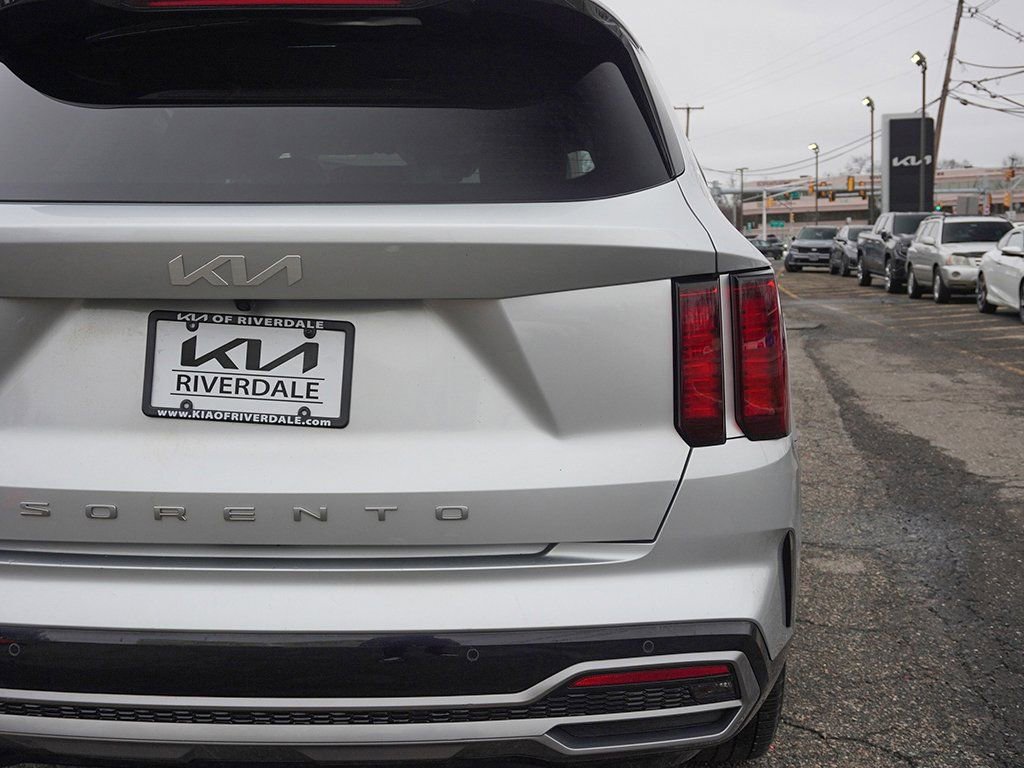 Used 2022 Kia Sorento S image 16