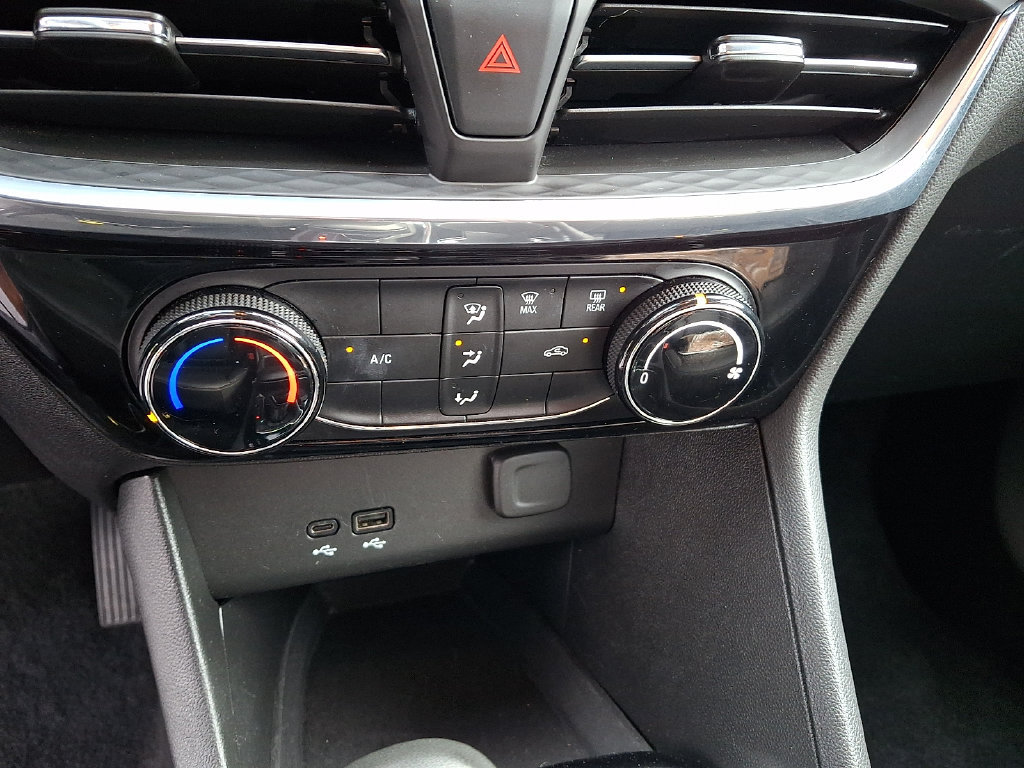 Used 2024 Buick Encore GX Sport Touring AWD/4WD image 17
