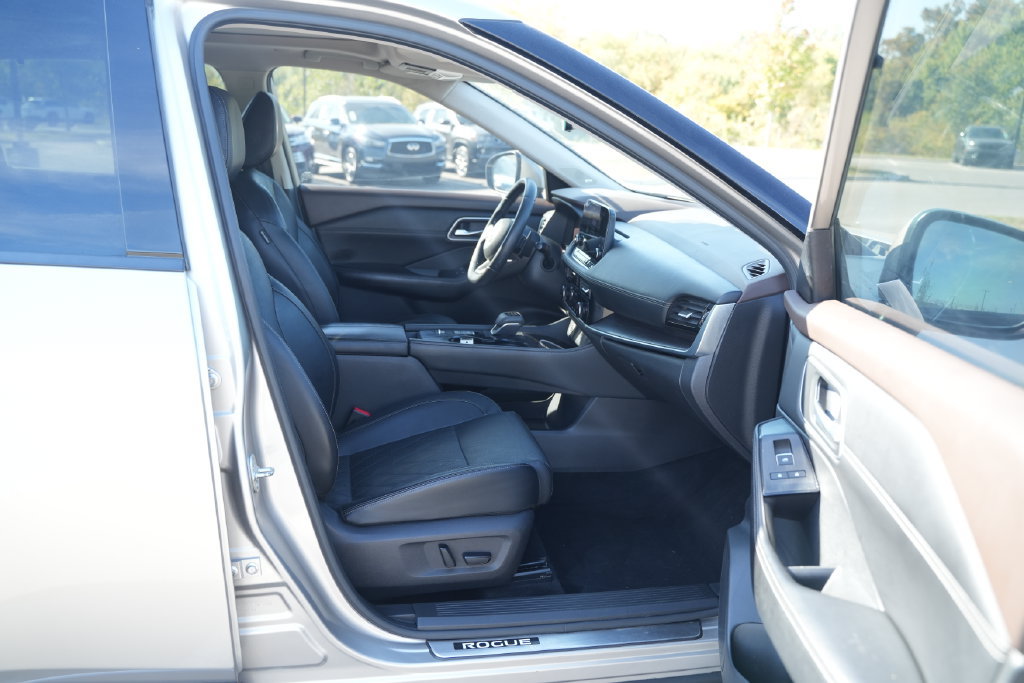 Used 2022 Nissan Rogue Platinum w/ Head-Up Display Package FWD image 22