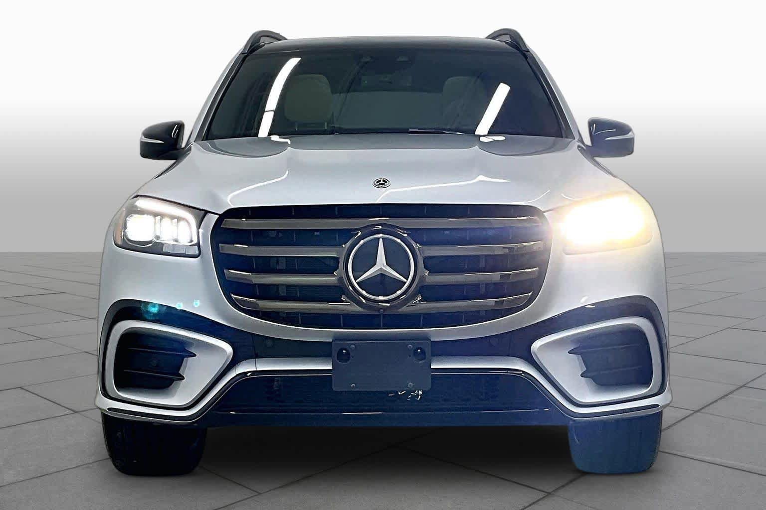 Used 2026 Mercedes-Benz GLS 580 4MATIC image 4